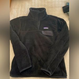 Black Patagonia fleece in size small